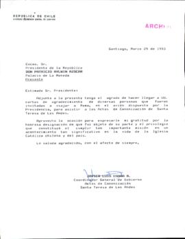 [Remite cartas de agradecimiento]