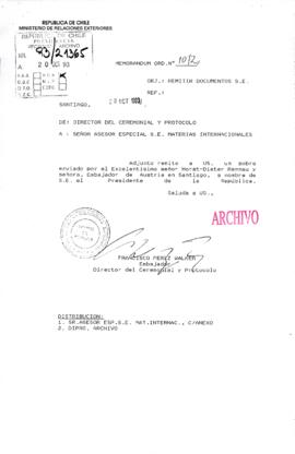 [Memorandum N° 1072 de Director de Ceremonial y Protocolo, remite documentos]