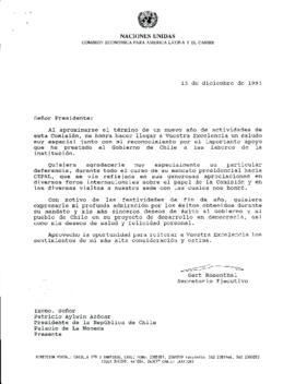 [Saluda y agradece]