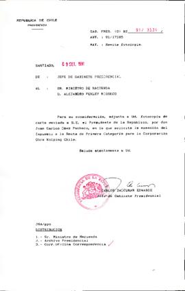 [Se remite al Ministro de Hacienda carta del Sr. Juan Carlos Sáez]