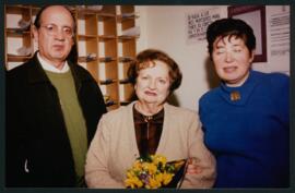 Fotografía : Elvira Savi junto a Elisa Alsina y Ernesto Quezada