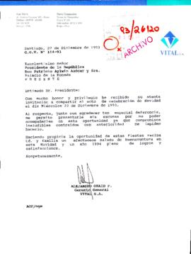 [Agradece invitación y responde]
