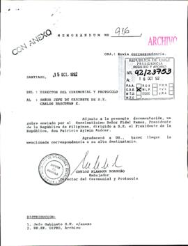 [Memorandum N° 916 de Director de Ceremonial y Protocolo, remite documentos]