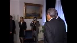 Presidente Aylwin recibe al Vicepresidente del Perú Máximo San Román Cáceres​, en el Palacio de l...