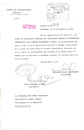 [Oficio N° 1537 de Corte de Apelaciones de Santiago, informa recurso de protección]