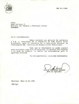 Correspondencia de Carlos Bascuñán Edwards, Jefe de Gabinete de la Presidencia de la República, a René Cortázar S., Ministro del Trabajo y Previsión Social, sobre solicitud de audiencia de Fresia Arcos Albarracín, vicepresidenta de la Asociación Nacional de Trabajadores del Instituto de Normalización Previsional