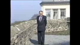 Presidente Aylwin recorre el exterior del Hotel Petersberg en Alemania : video
