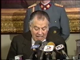 Asiste a conferencia de prensa sobre los documentos firmados junto al Presidente Carlos Menem : v...