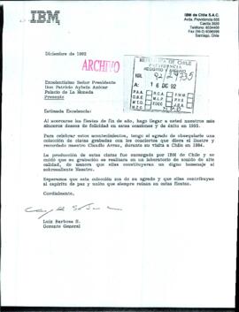 [Saluda y envía regalo]
