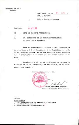 [Remite fotocopia de carta que se indica a Intendente Región Metropolitana]