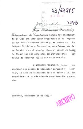 [El Subsecretario de Carabineros saluda al Presidente con motivo de su cumpleaños]