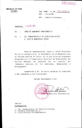 [Remite fotocopia de carta que se indica a Subsecretario de Previsión Social]