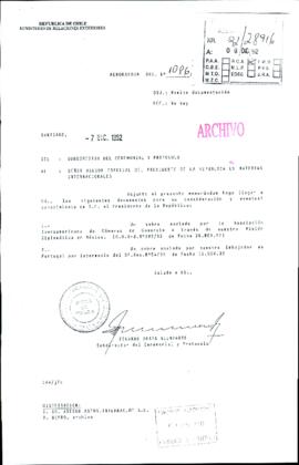 [Memorandum Nº 1086 de Subdirector de Ceremonial y Protocolo, remite documentación